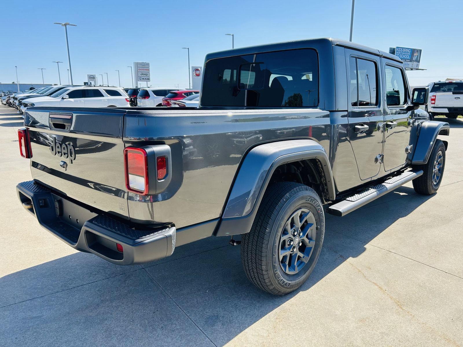 New 2026 Jeep Gladiator Sport AWD/4WD image 37