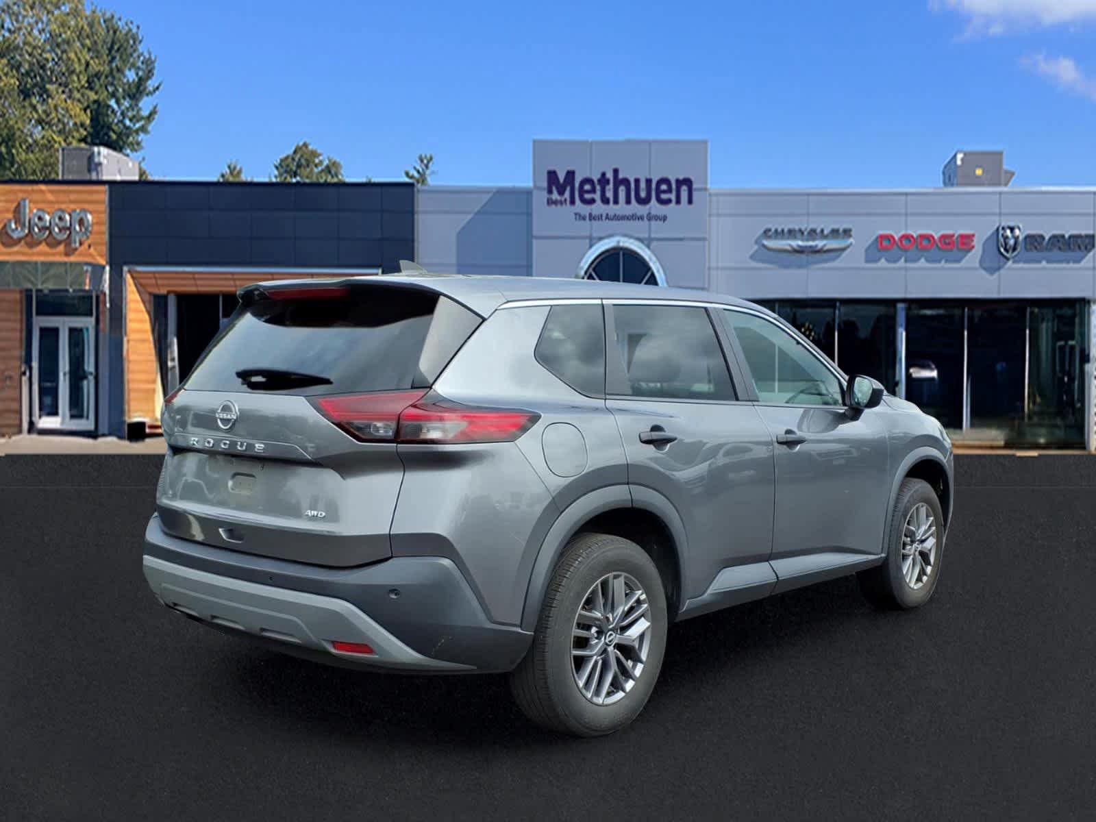 Used 2023 Nissan Rogue S AWD/4WD image 5