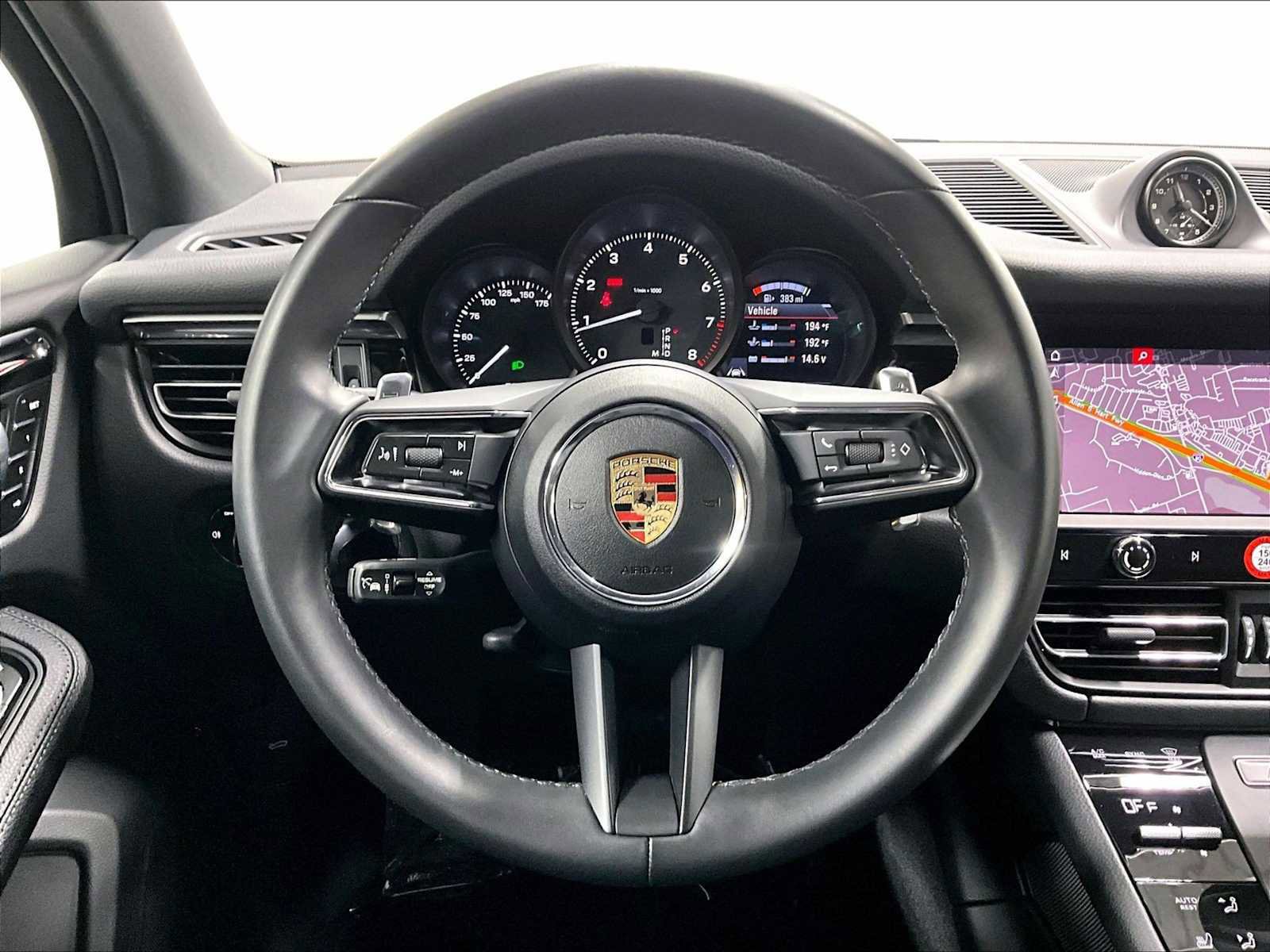 Used 2025 Porsche Macan image 18