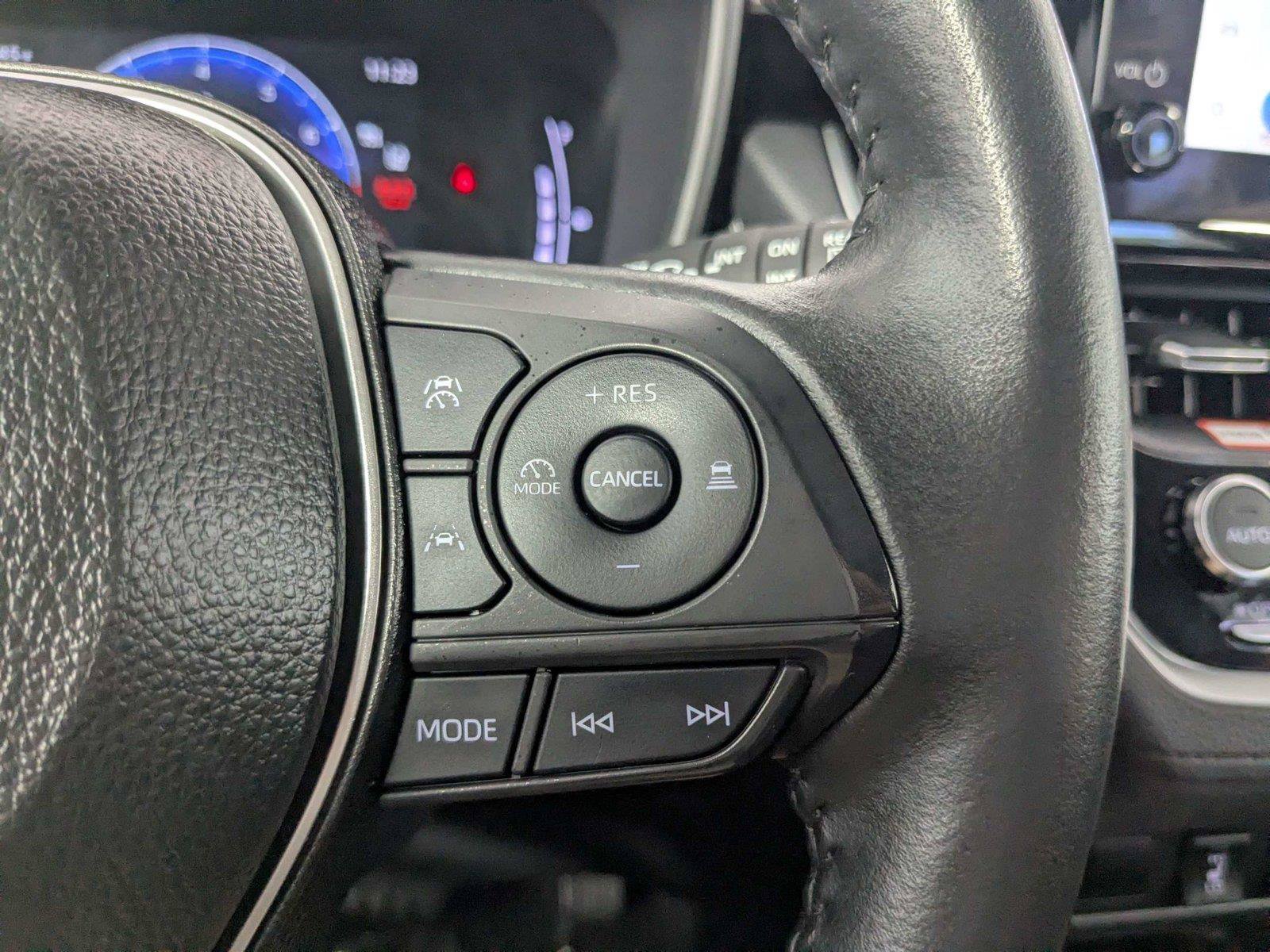 Certified 2025 Toyota Corolla Cross XLE FWD image 19