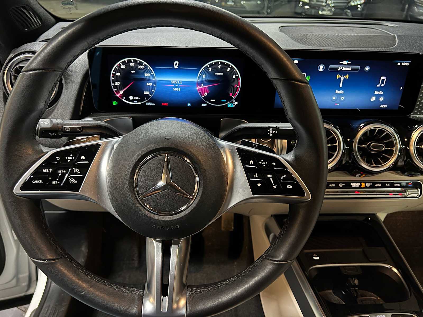 Certified 2025 Mercedes-Benz GLB 250 4MATIC image 24