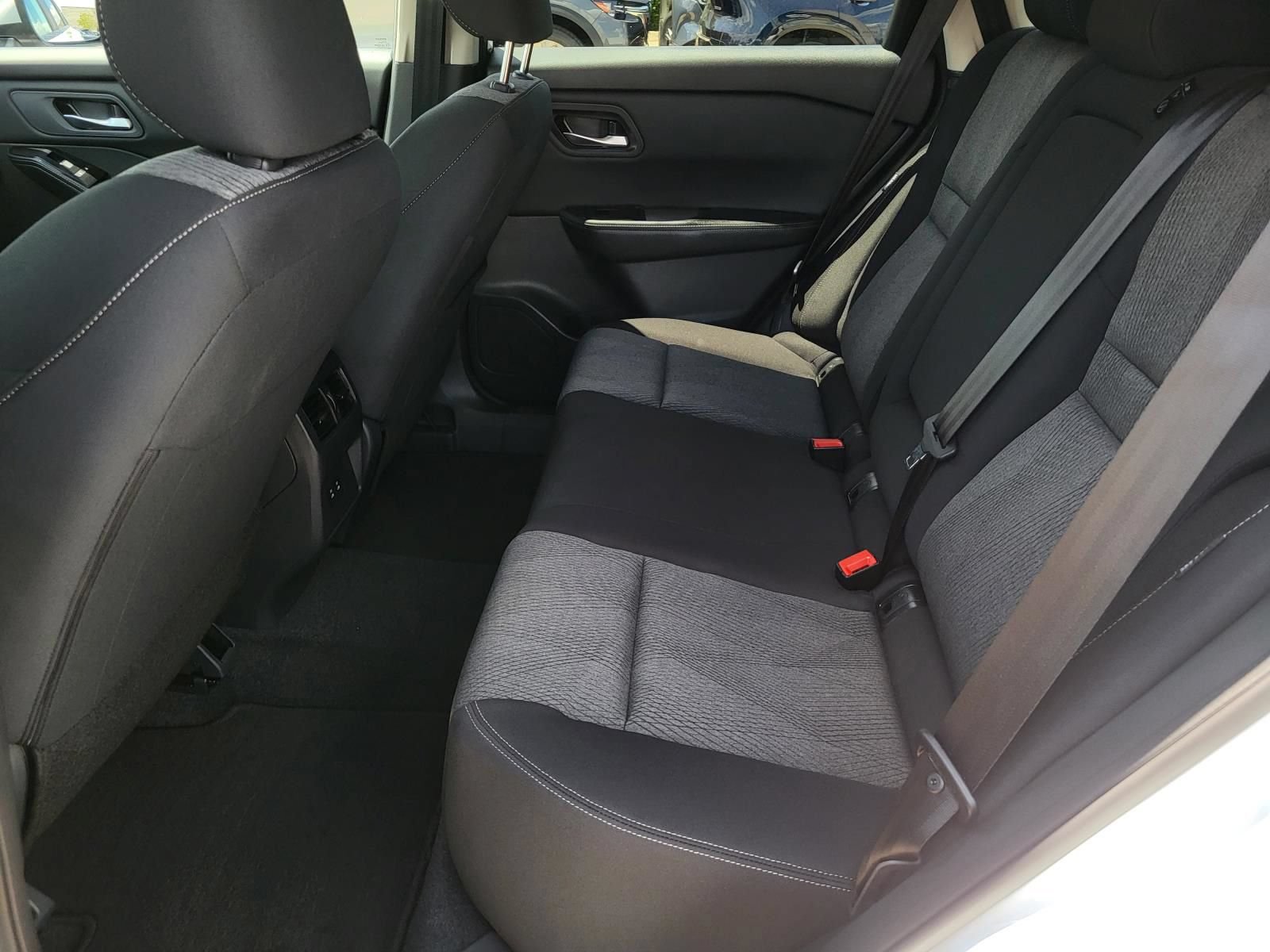 Used 2026 Nissan Rogue SV FWD image 12