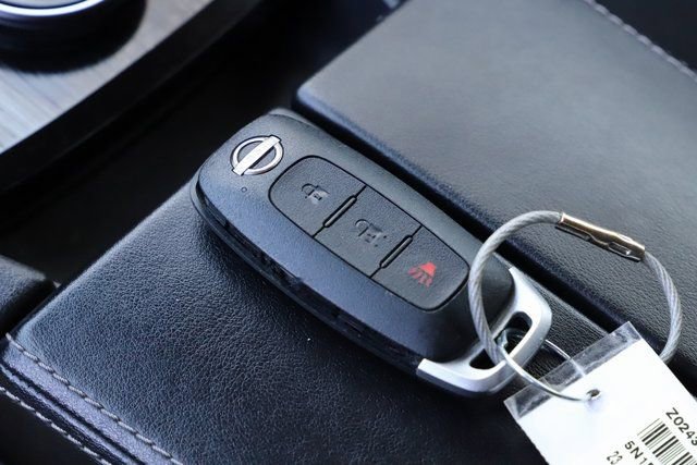 Used 2023 Nissan Rogue S image 32