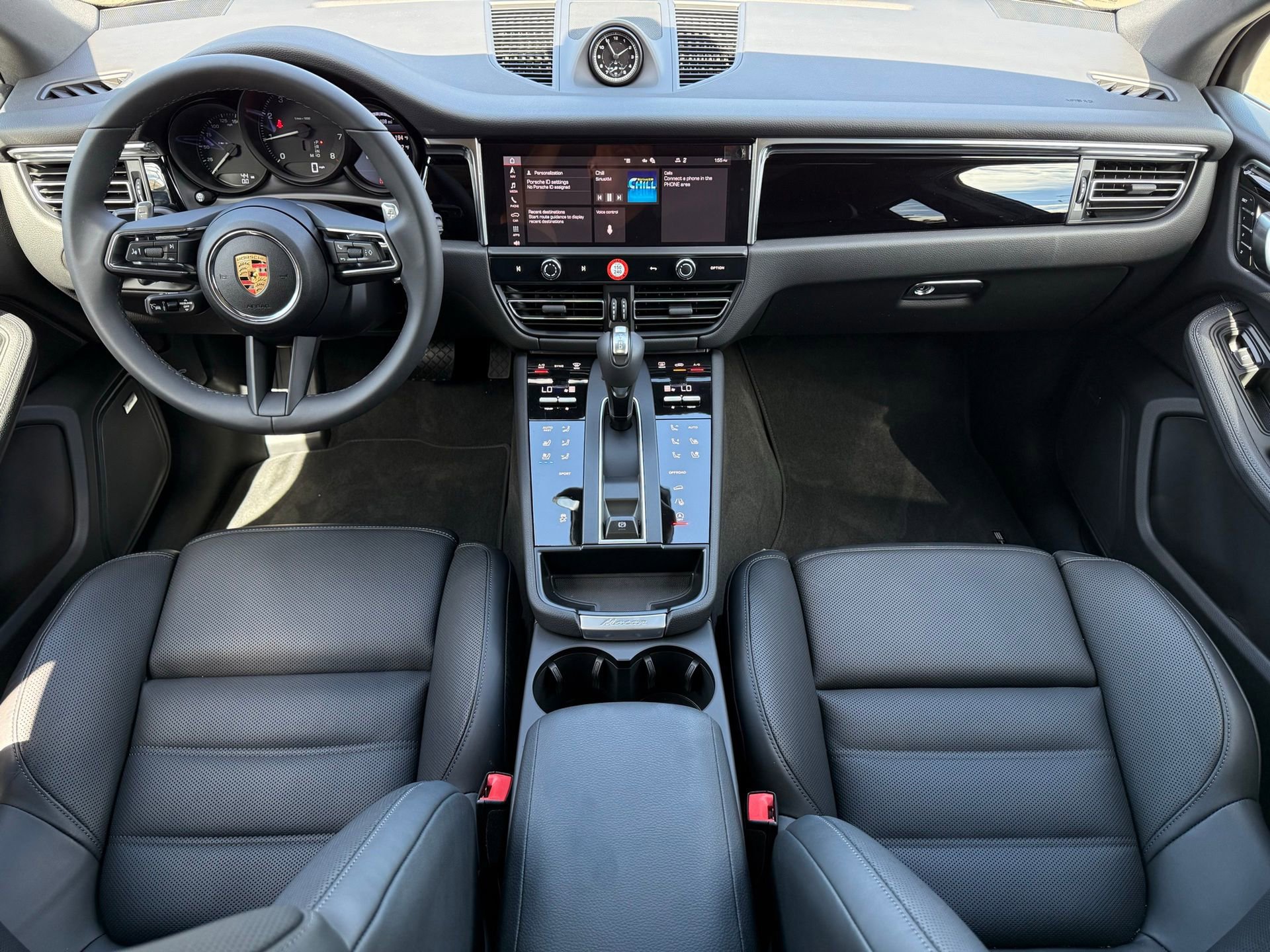 Used 2025 Porsche Macan AWD/4WD image 14