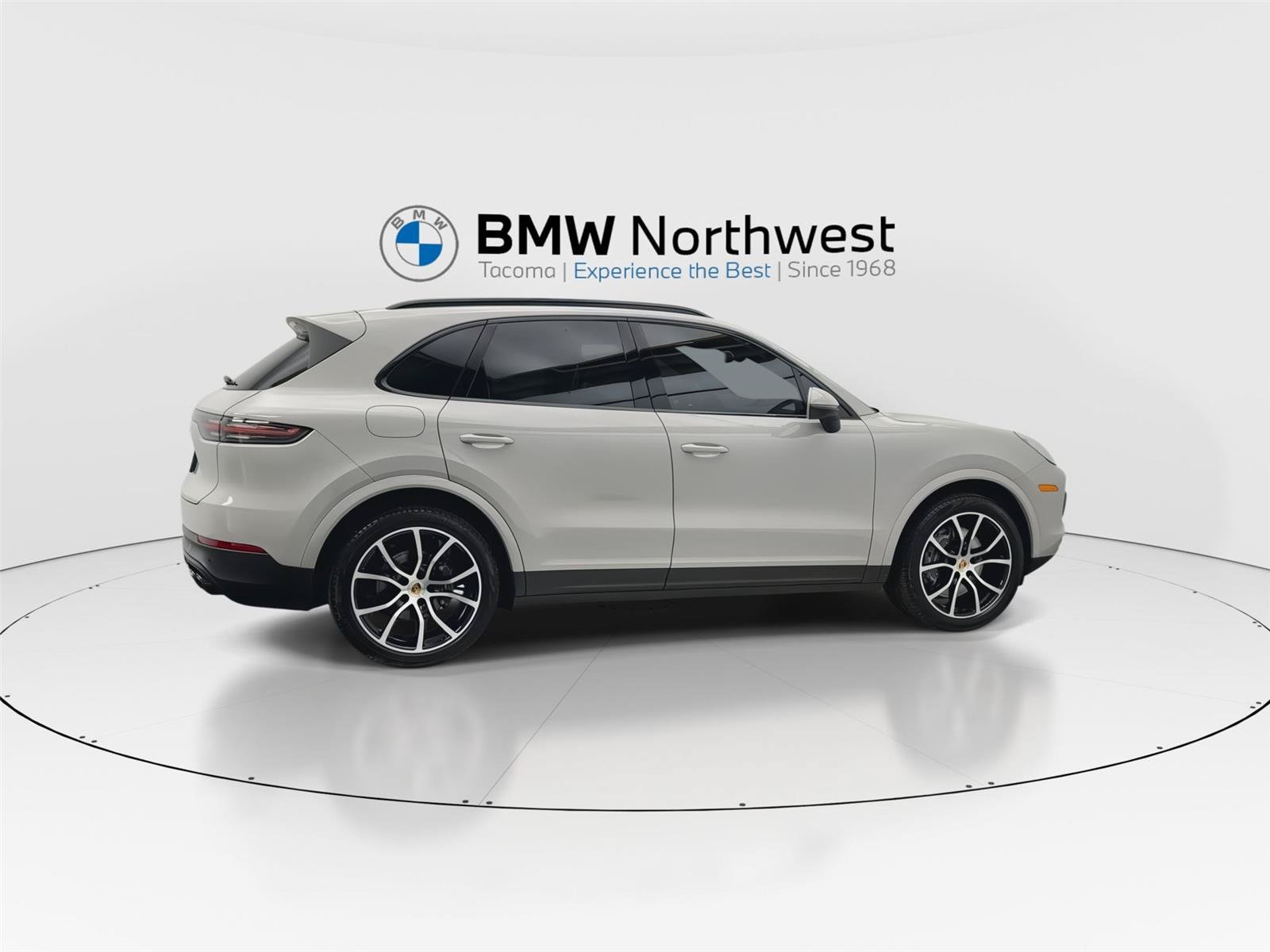 Used 2022 Porsche Cayenne Platinum Edition w/ Premium Package Plus AWD/4WD image 4
