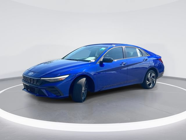 Certified 2025 Hyundai Elantra SEL FWD image 1