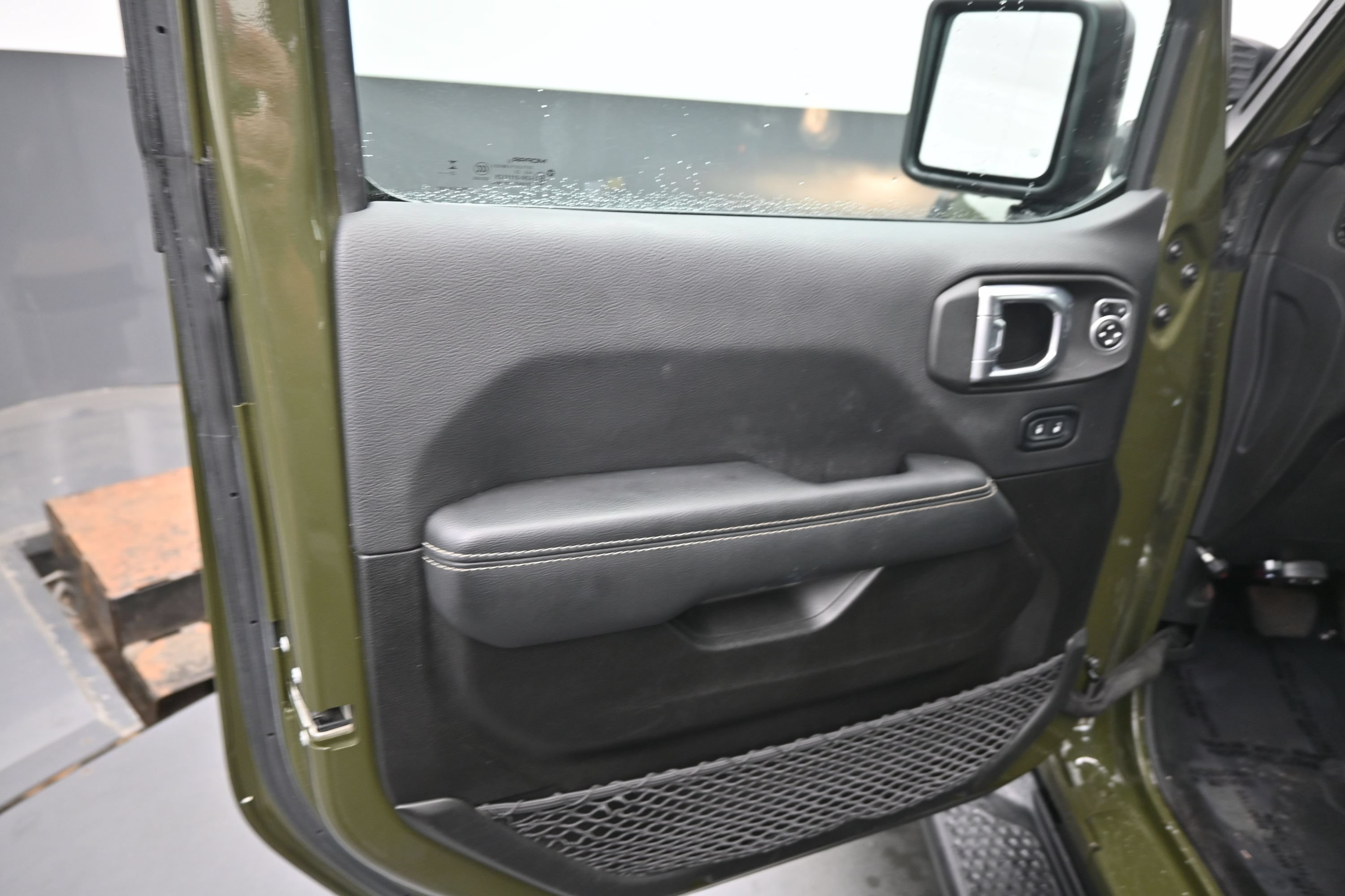 Used 2023 Jeep Gladiator Overland AWD/4WD image 13