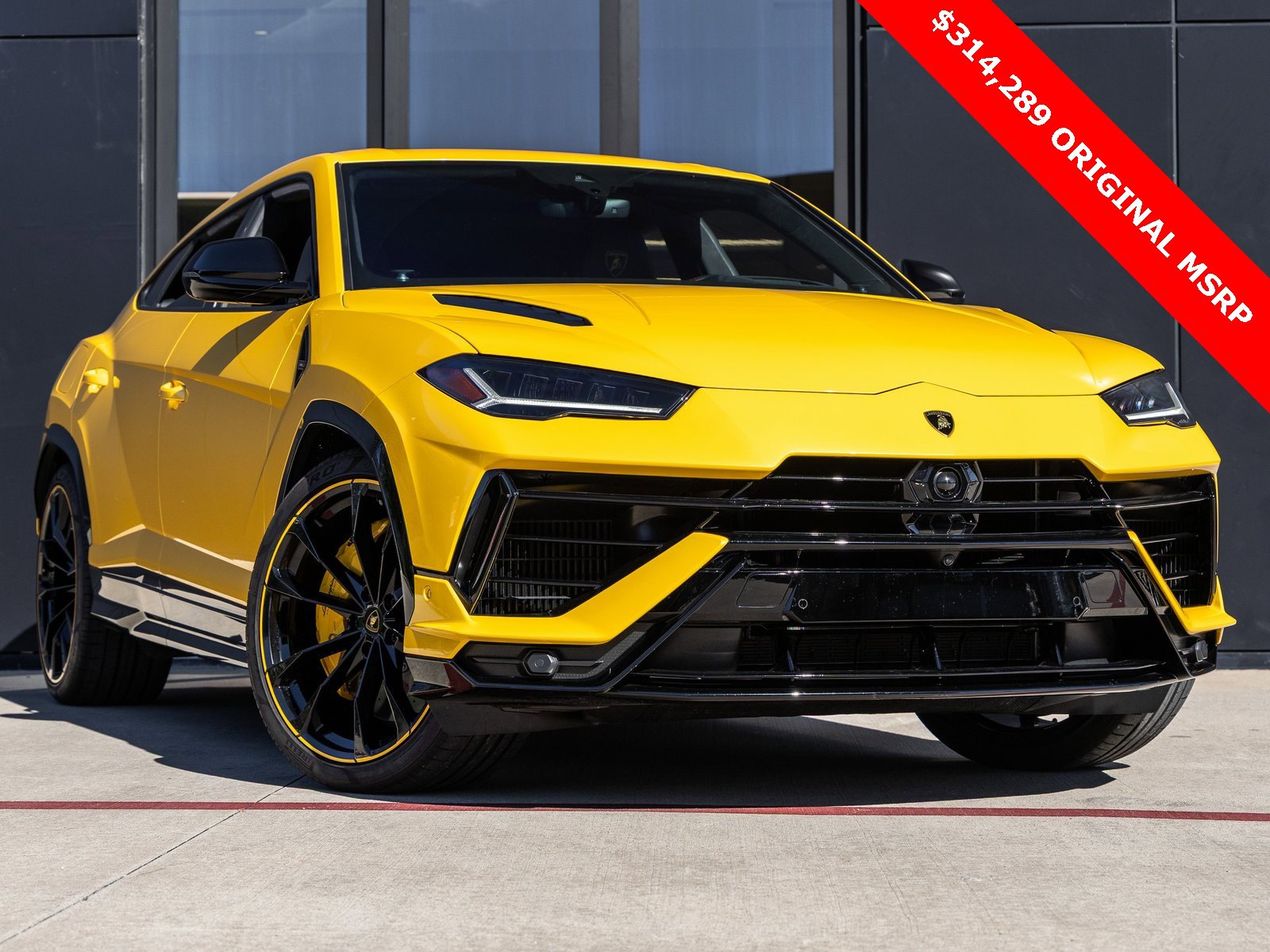 Used 2023 Lamborghini Urus S image 2