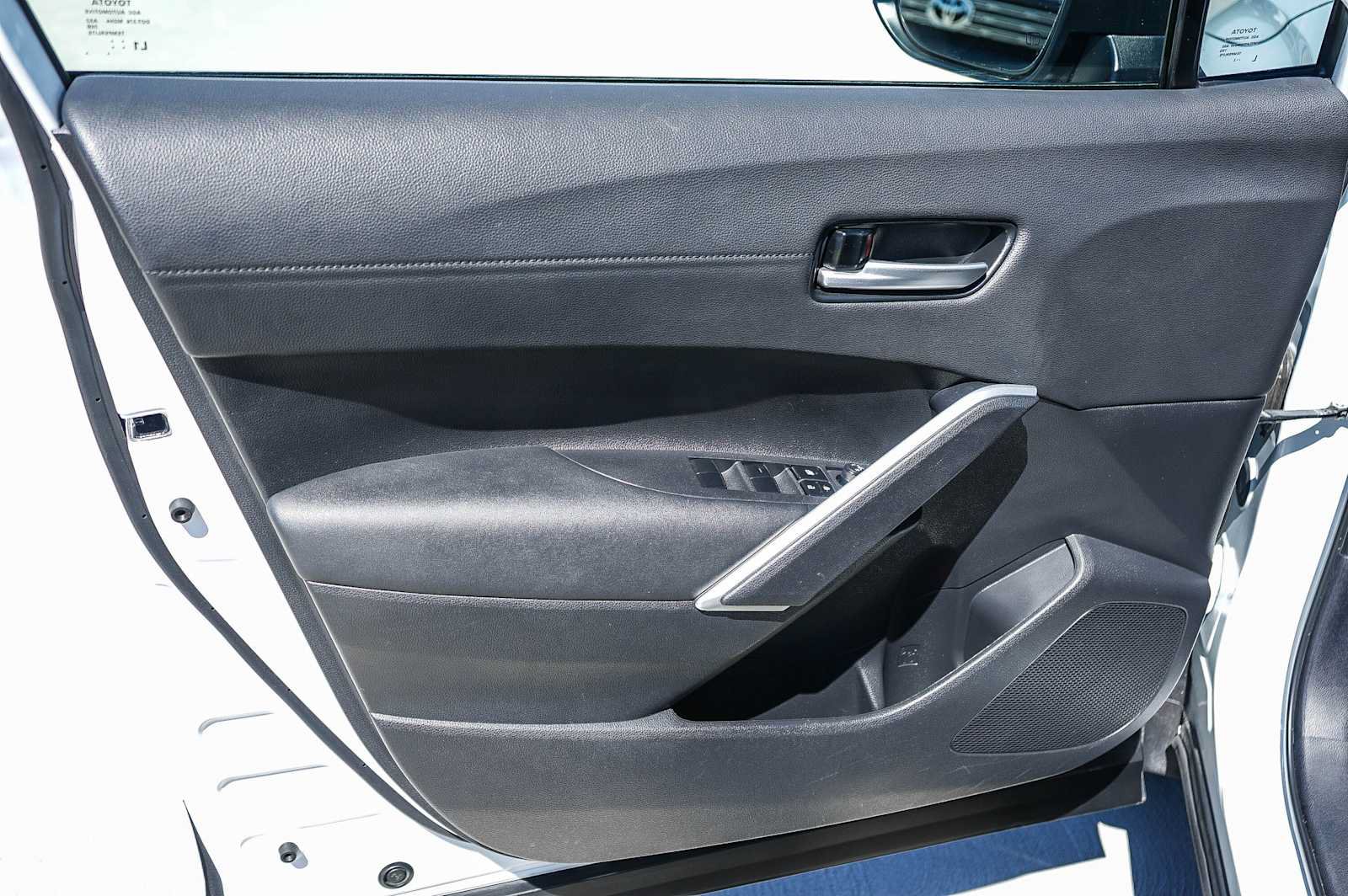 Used 2023 Toyota Corolla Cross XLE w/ Convenience Package FWD image 21