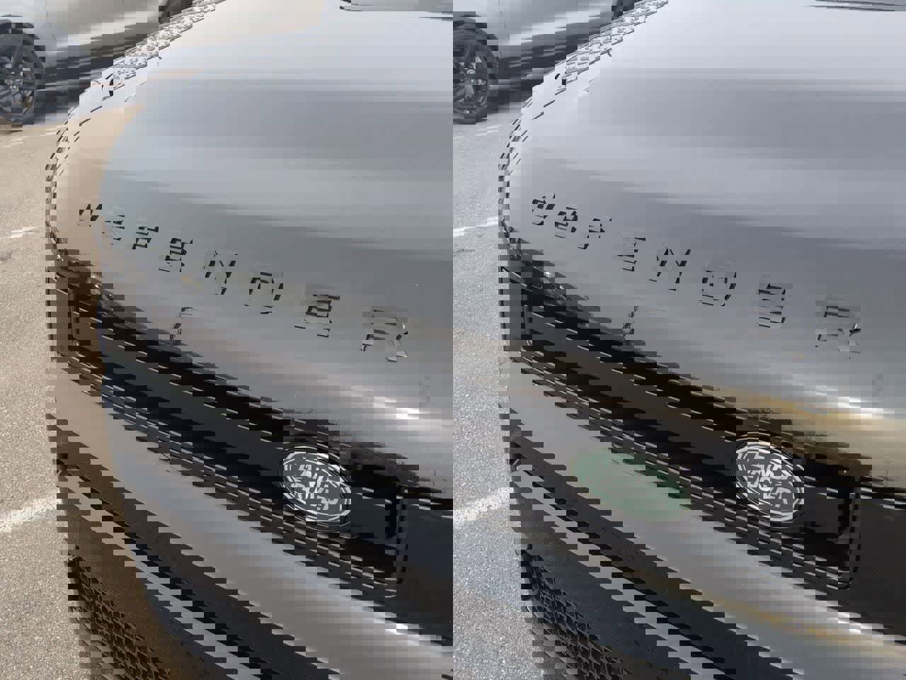 Used 2024 Land Rover Defender 130 X-Dynamic SE image 12