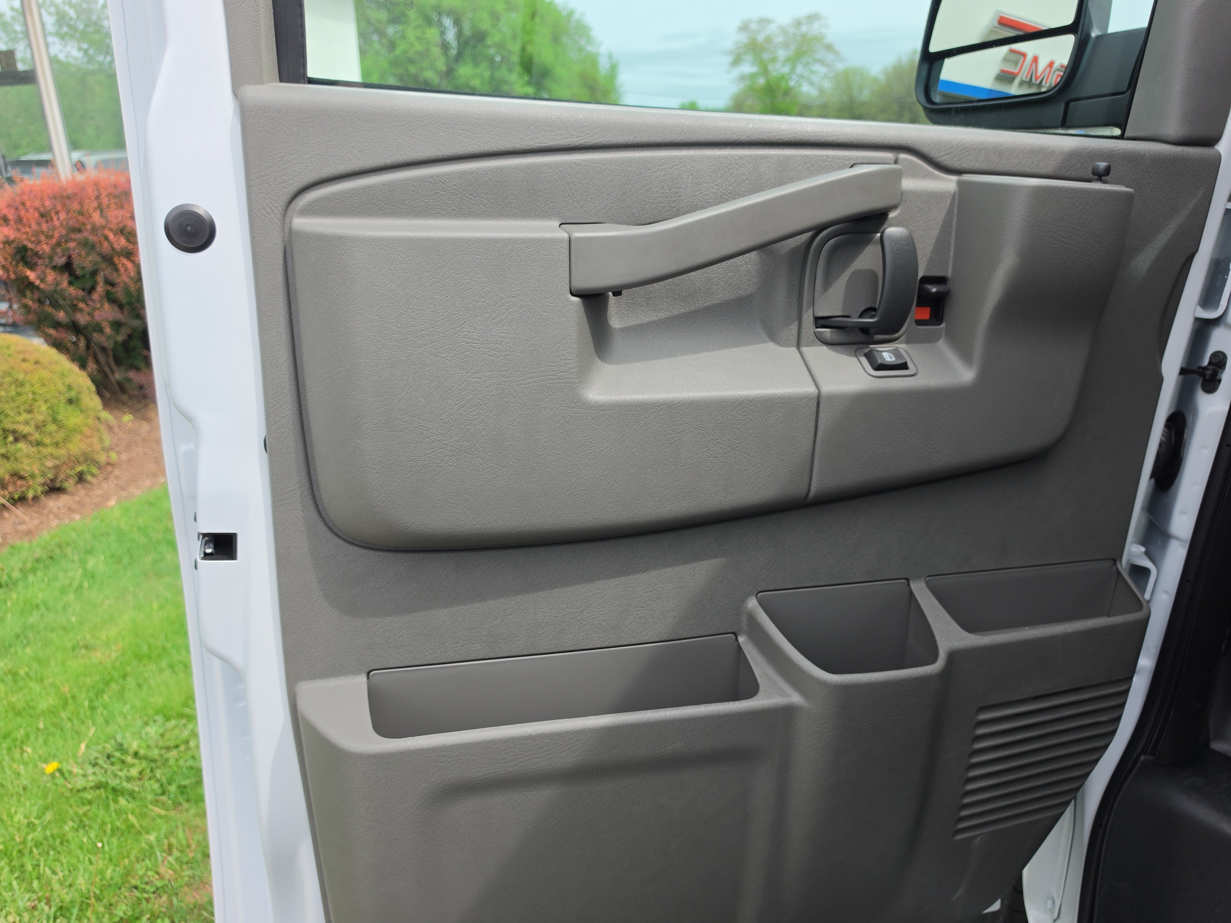 New 2026 Chevrolet Express 3500 RWD image 18