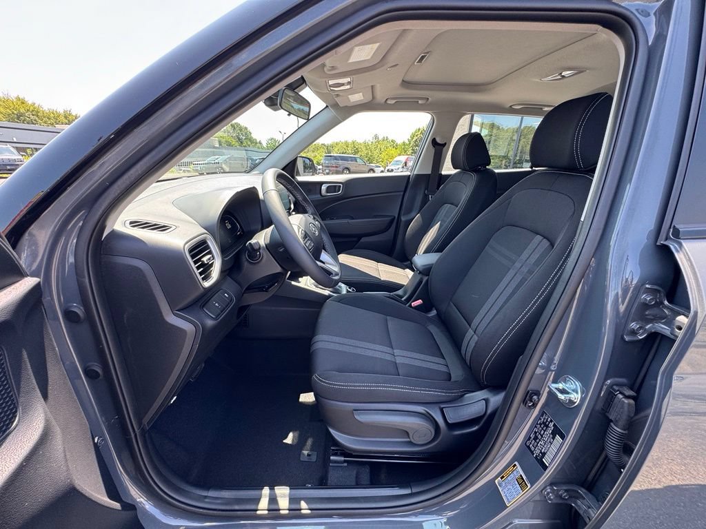 Used 2026 Hyundai Venue SEL FWD image 33