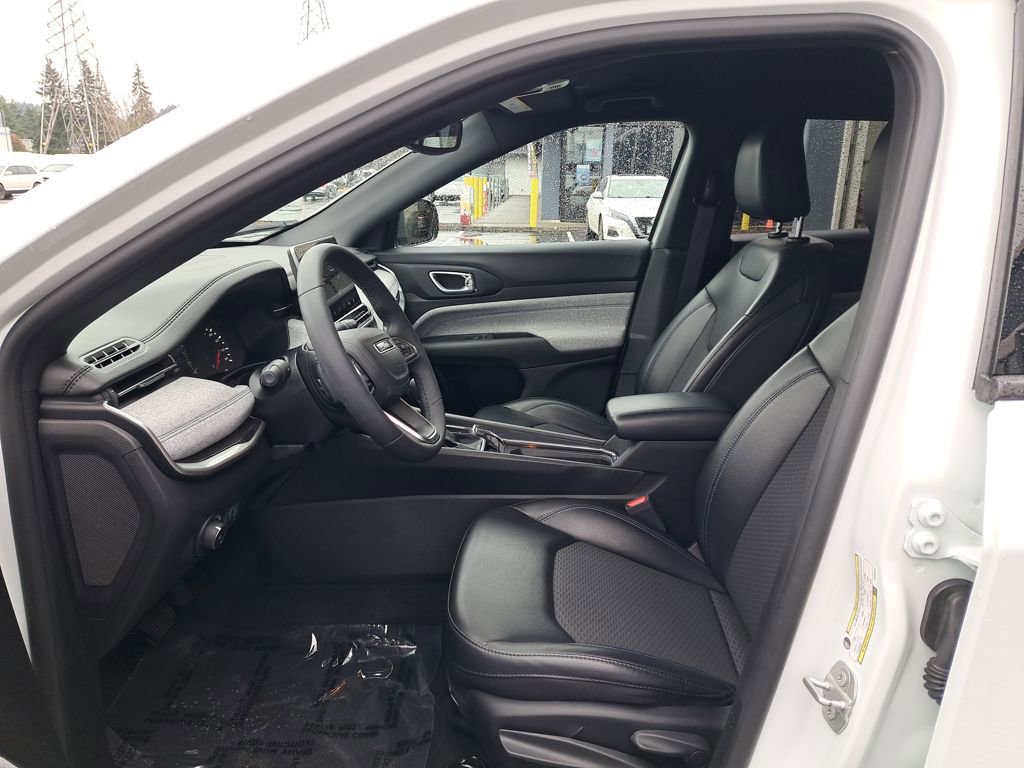 Used 2023 Jeep Compass Latitude image 12