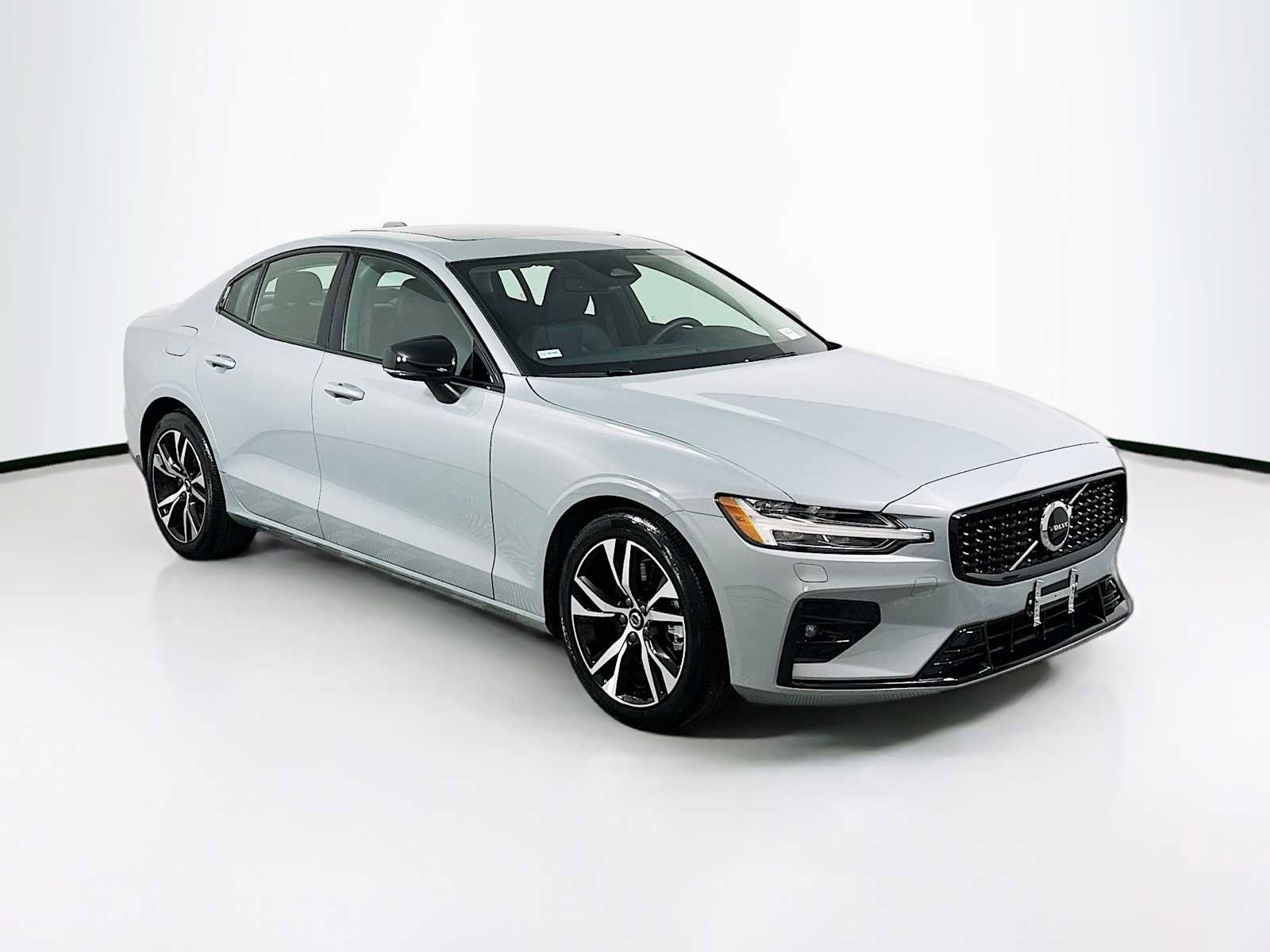 Used 2025 Volvo S60 B5 Core image 7
