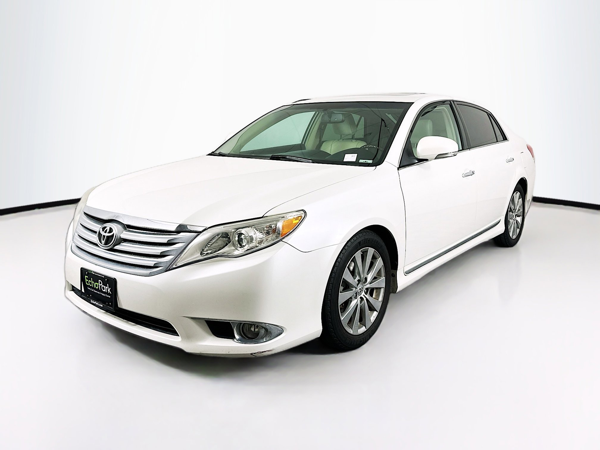 Used 2012 Toyota Avalon Limited image 3