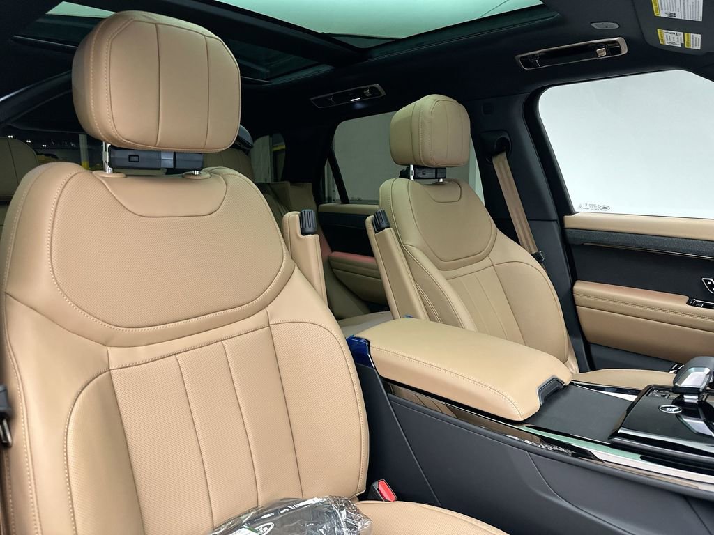 New 2025 Land Rover Range Rover Sport SE image 5