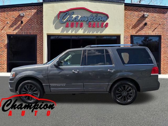 Used 2017 Lincoln Navigator Select RWD image 8