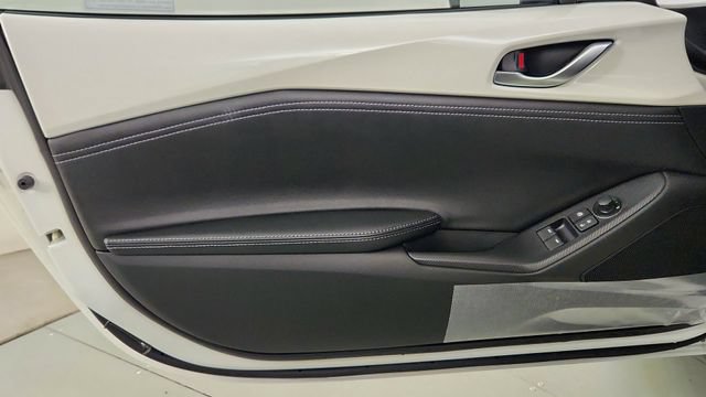 New 2026 MAZDA MX-5 Miata Club w/ Interior Package RWD image 9