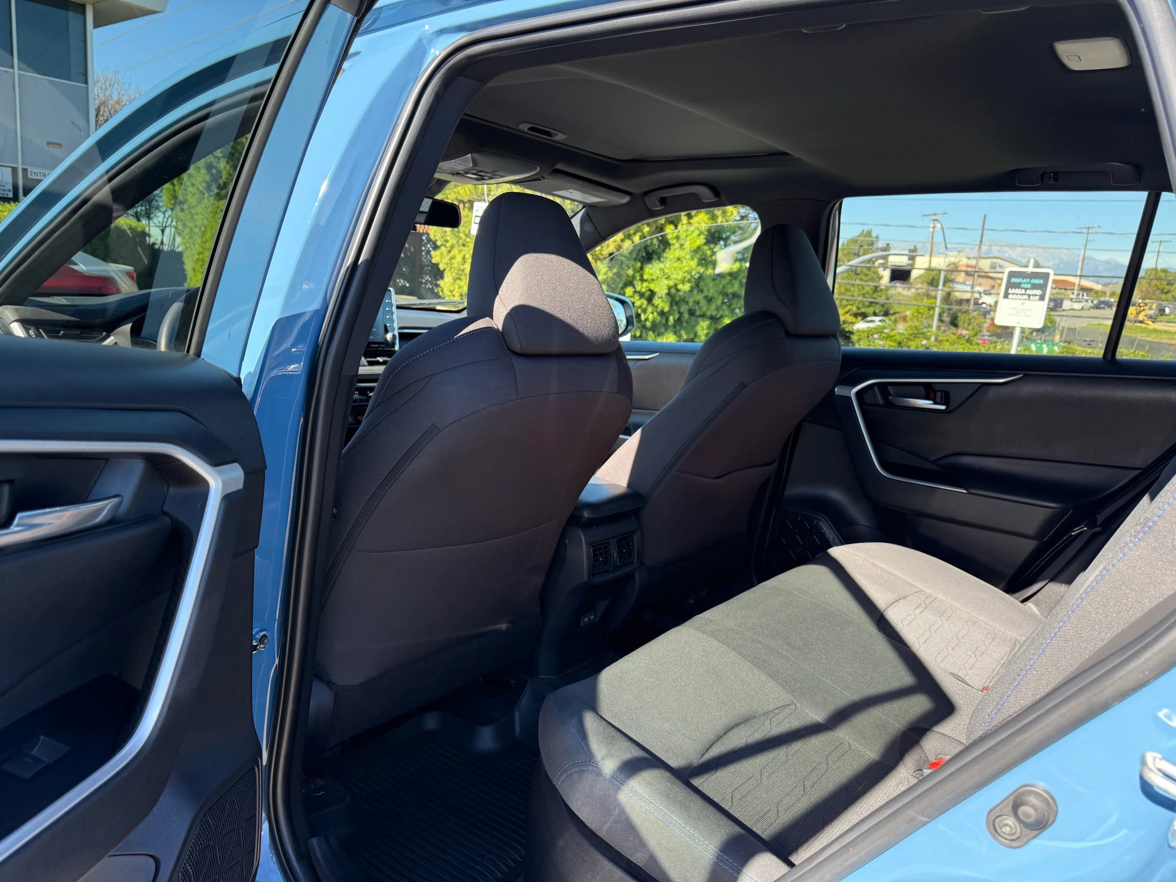 Used 2022 Toyota RAV4 SE w/ Convenience Package image 24