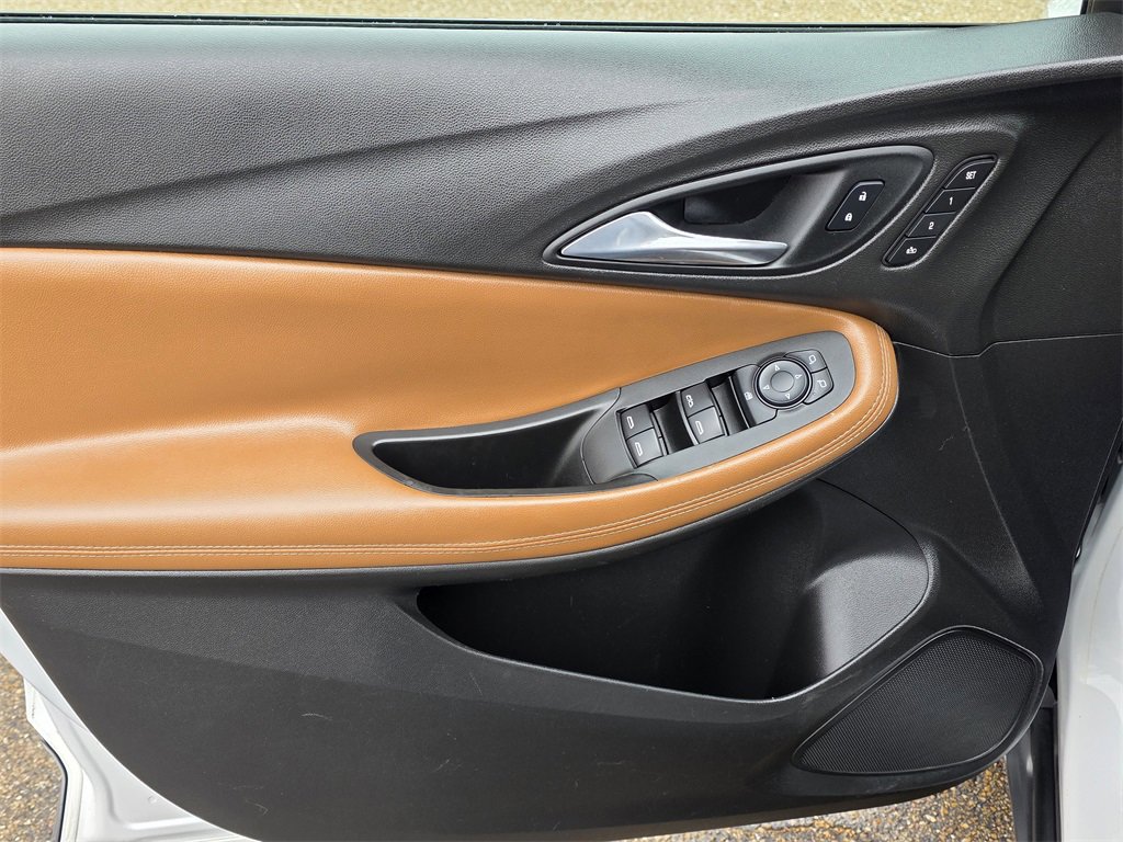 Used 2021 Buick Encore GX Essence w/ Experience Buick Package image 8