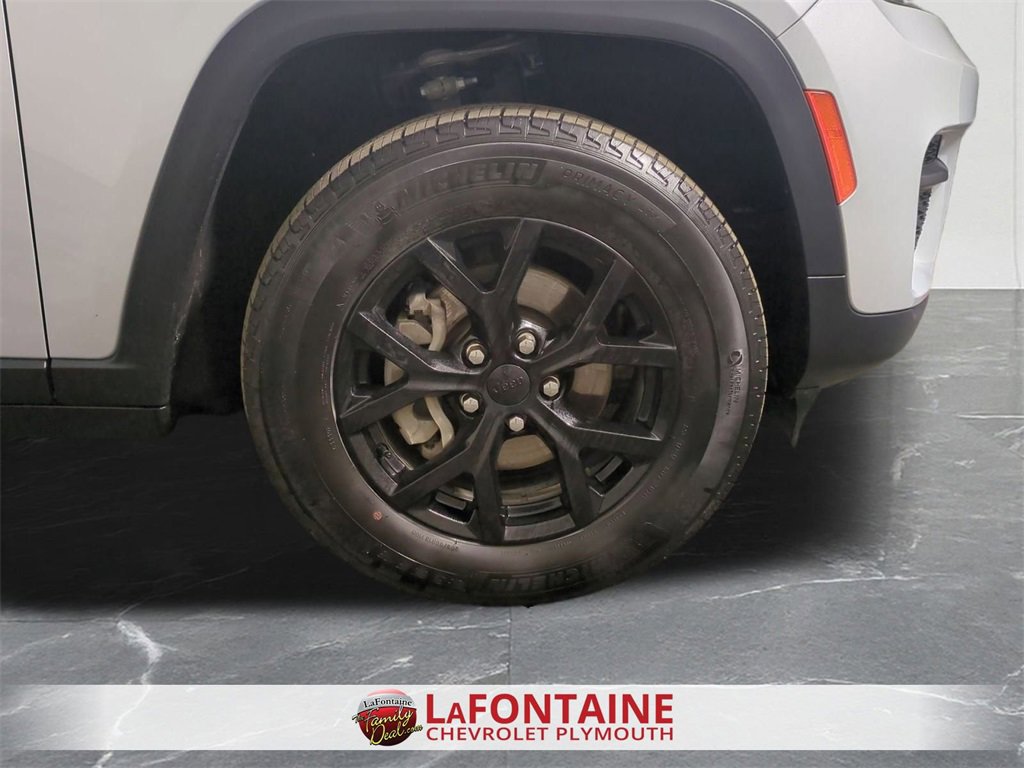 Used 2024 Jeep Grand Cherokee Altitude image 32