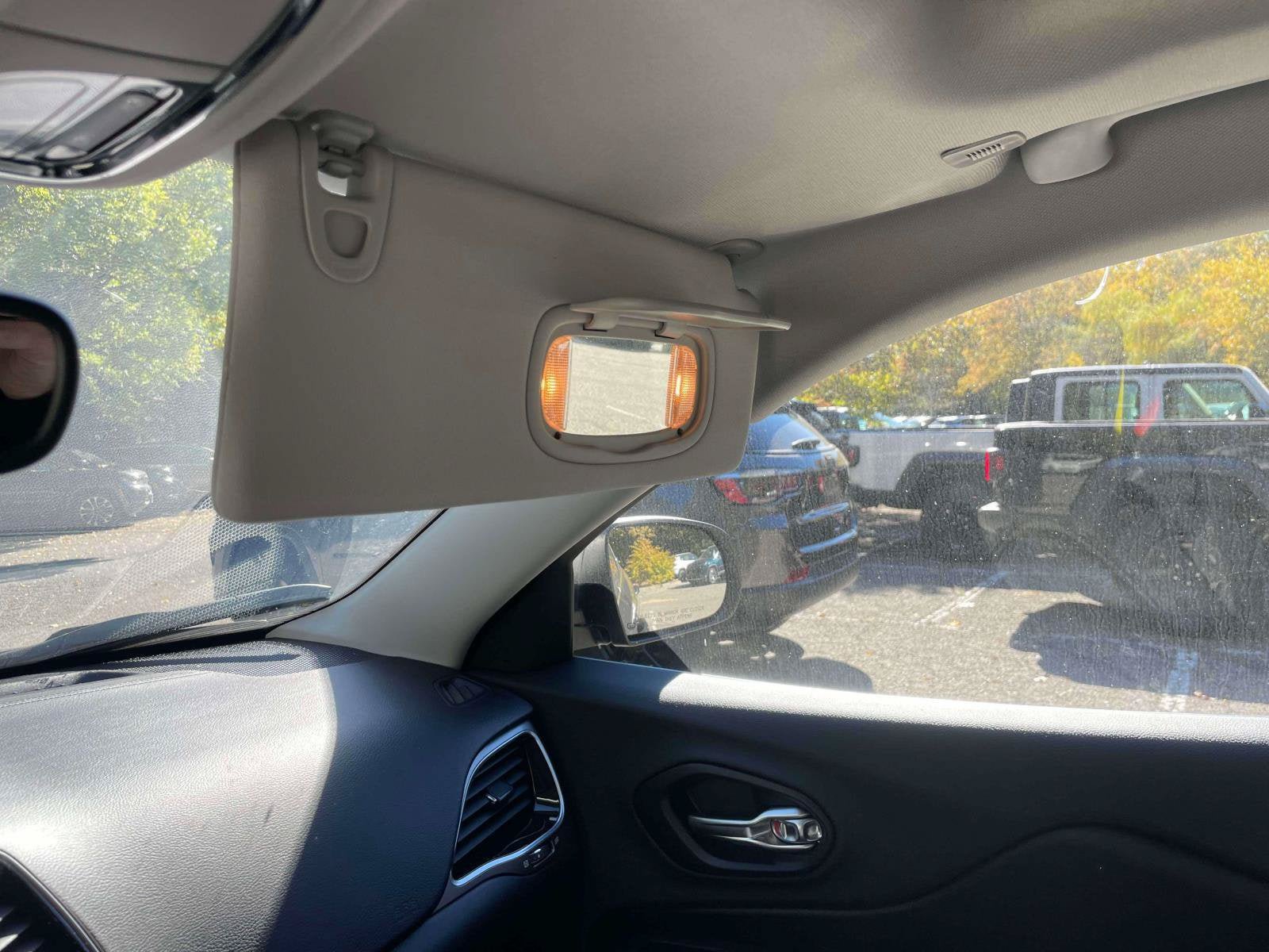 Used 2019 Jeep Cherokee Limited AWD/4WD image 28