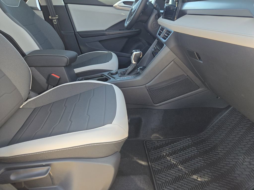 New 2026 Volkswagen Taos SE image 12