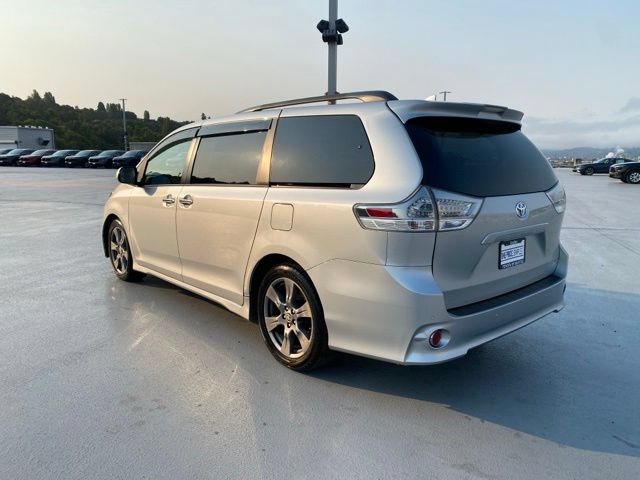 Used 2020 Toyota Sienna SE w/ SE Preferred Package FWD image 6
