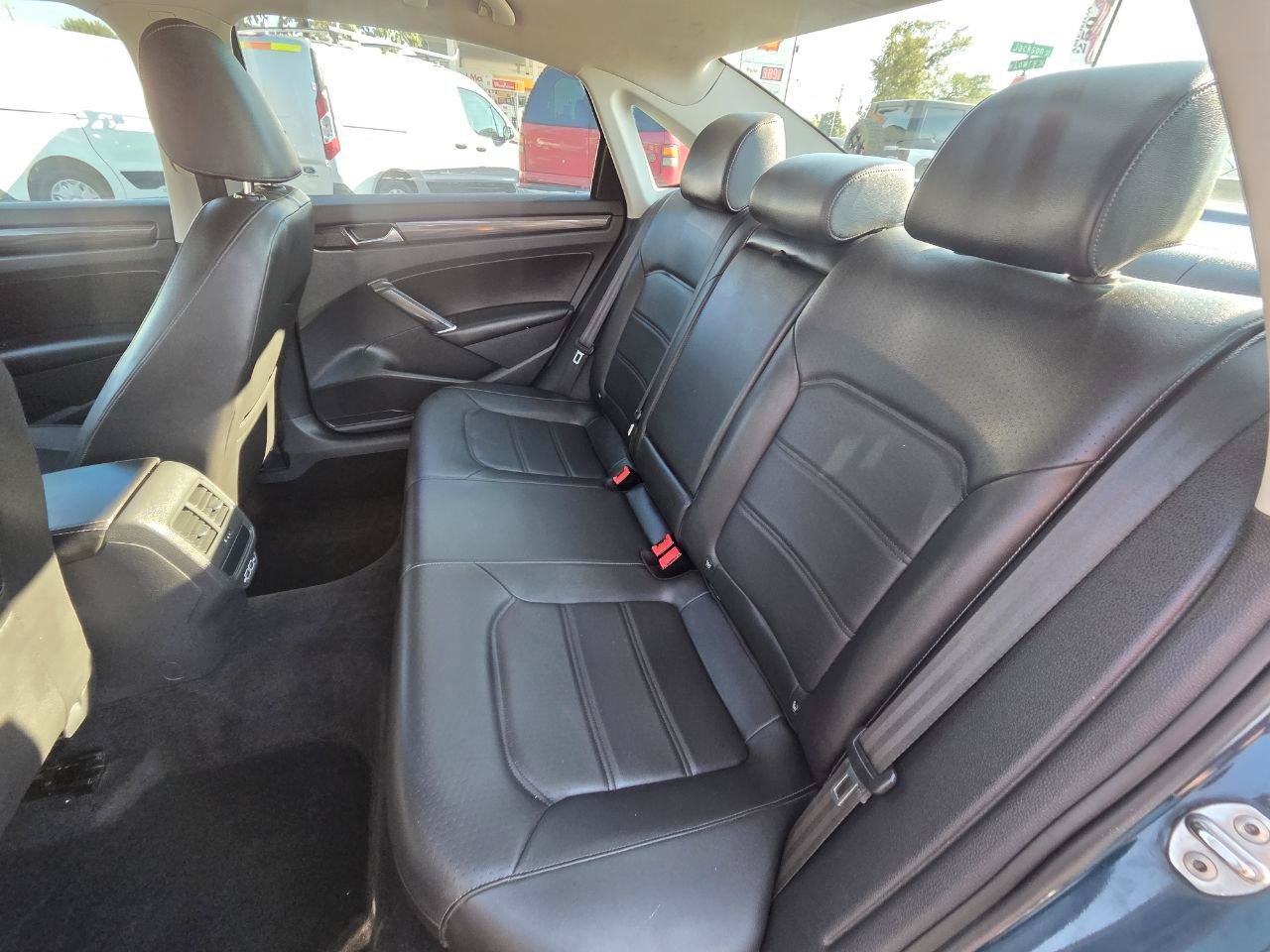 Used 2020 Volkswagen Passat 2.0T R-Line FWD image 15