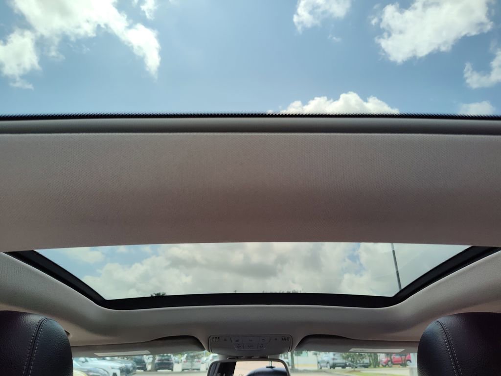 Used 2017 Mercedes-Benz C 300 Sedan image 25