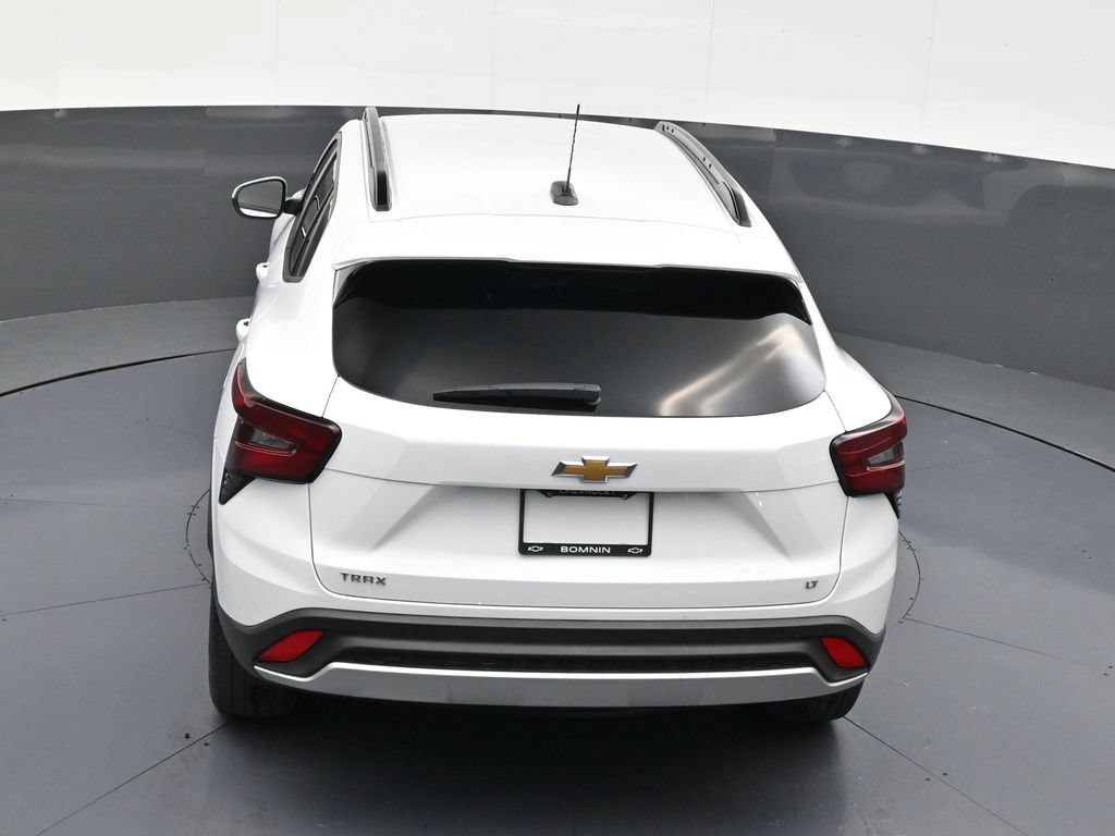Used 2024 Chevrolet Trax LT FWD image 12