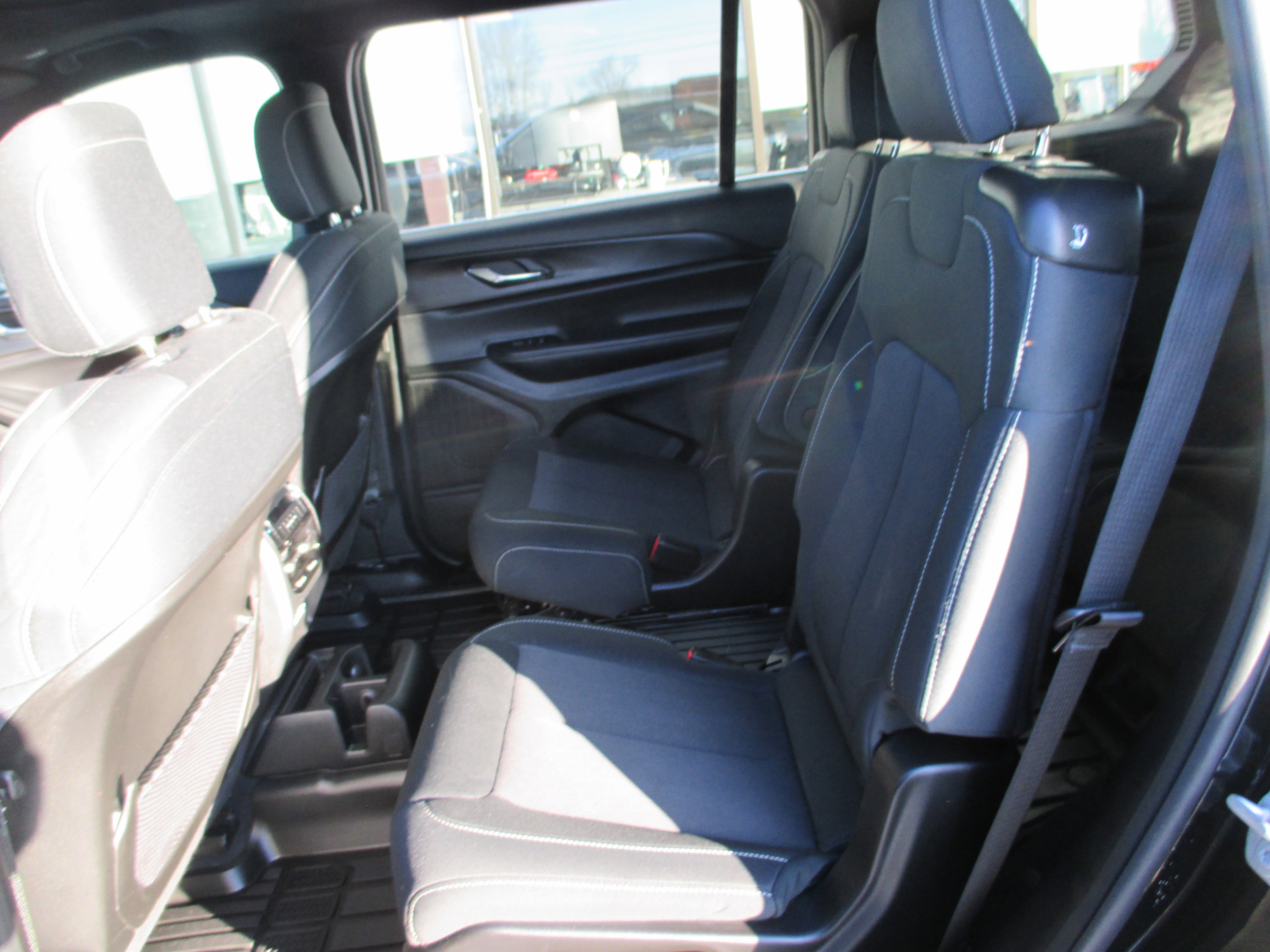 Used 2025 Jeep Grand Cherokee L Laredo w/ Luxury Tech Group I image 11