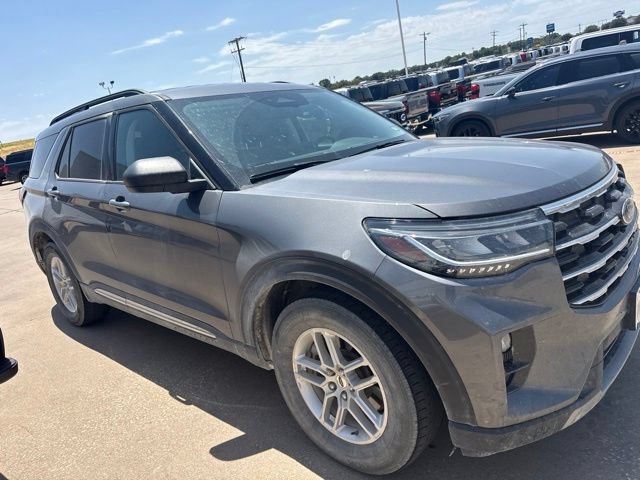 Used 2025 Ford Explorer Active w/ Active Comfort Package RWD image 4