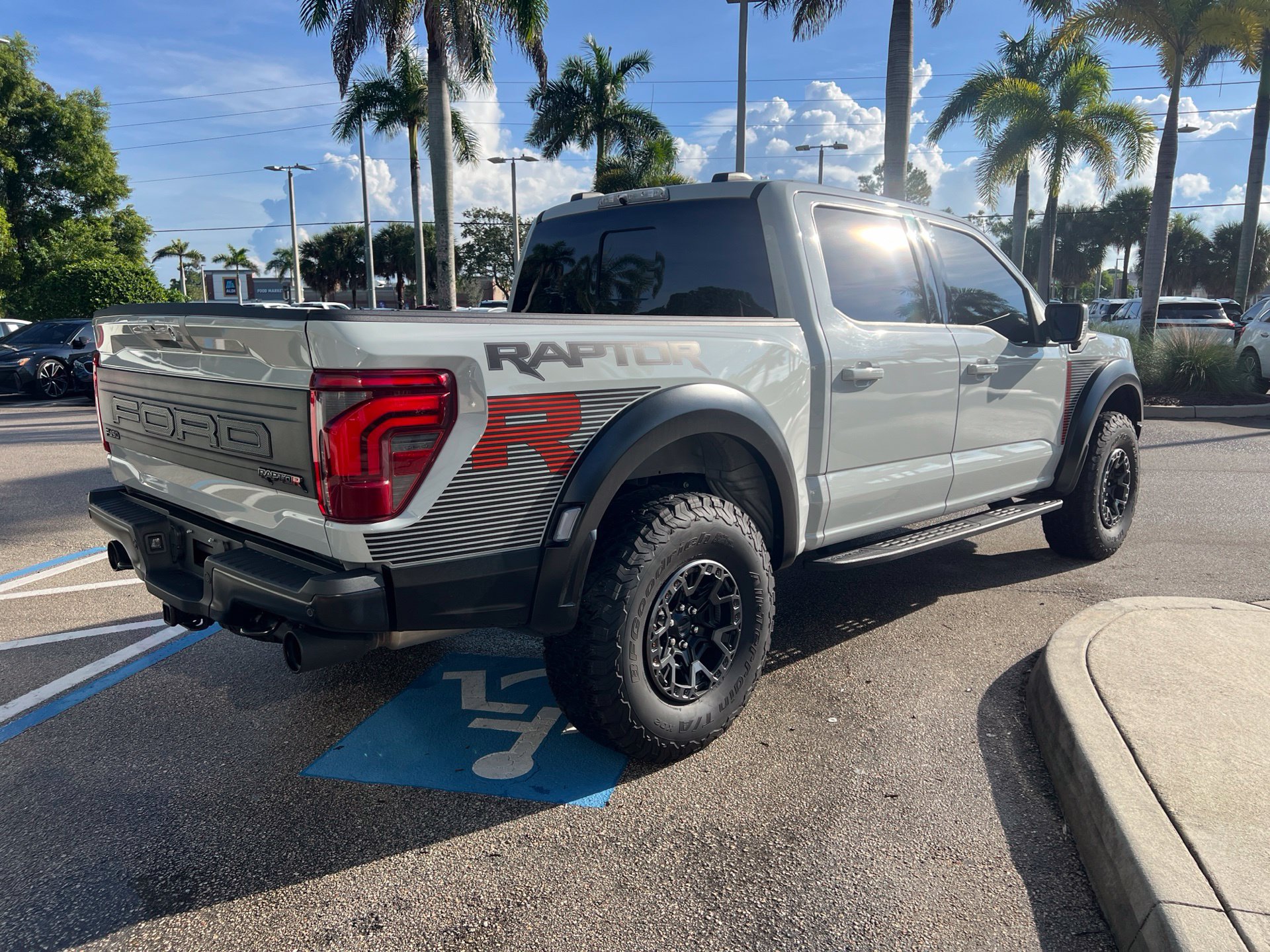 Used 2024 Ford F150 Raptor w/ Equipment Group 803A Raptor R AWD/4WD image 9
