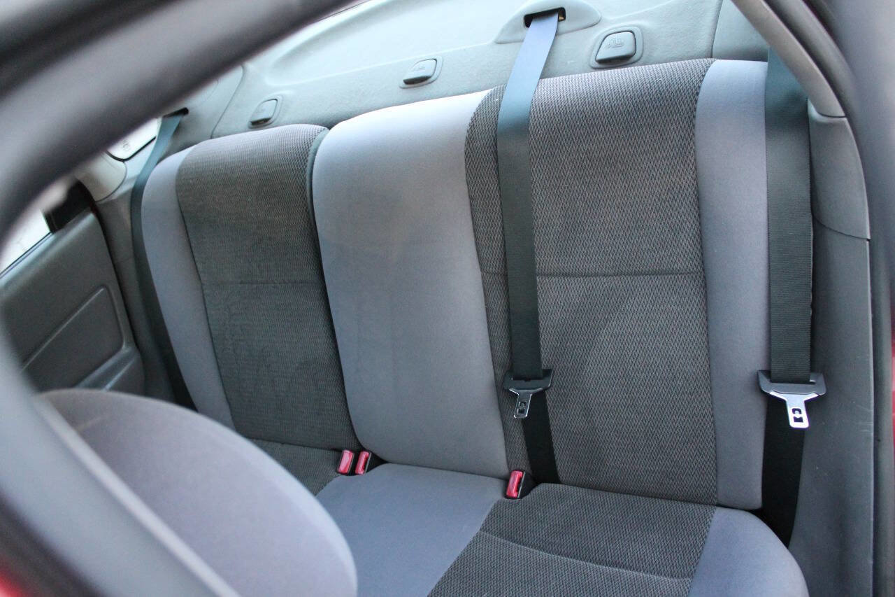 Used 2004 Ford Focus LX image 25