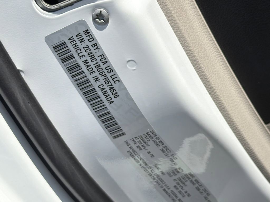 Used 2023 Chrysler Pacifica Touring-L image 35