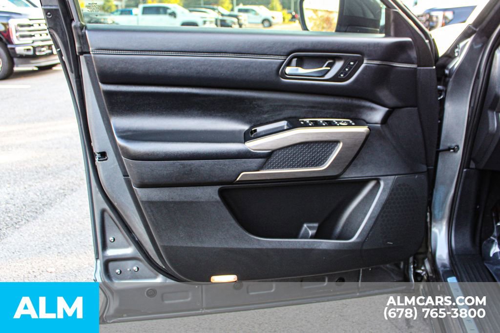 Used 2022 Nissan Pathfinder Platinum w/ Cargo Package image 38