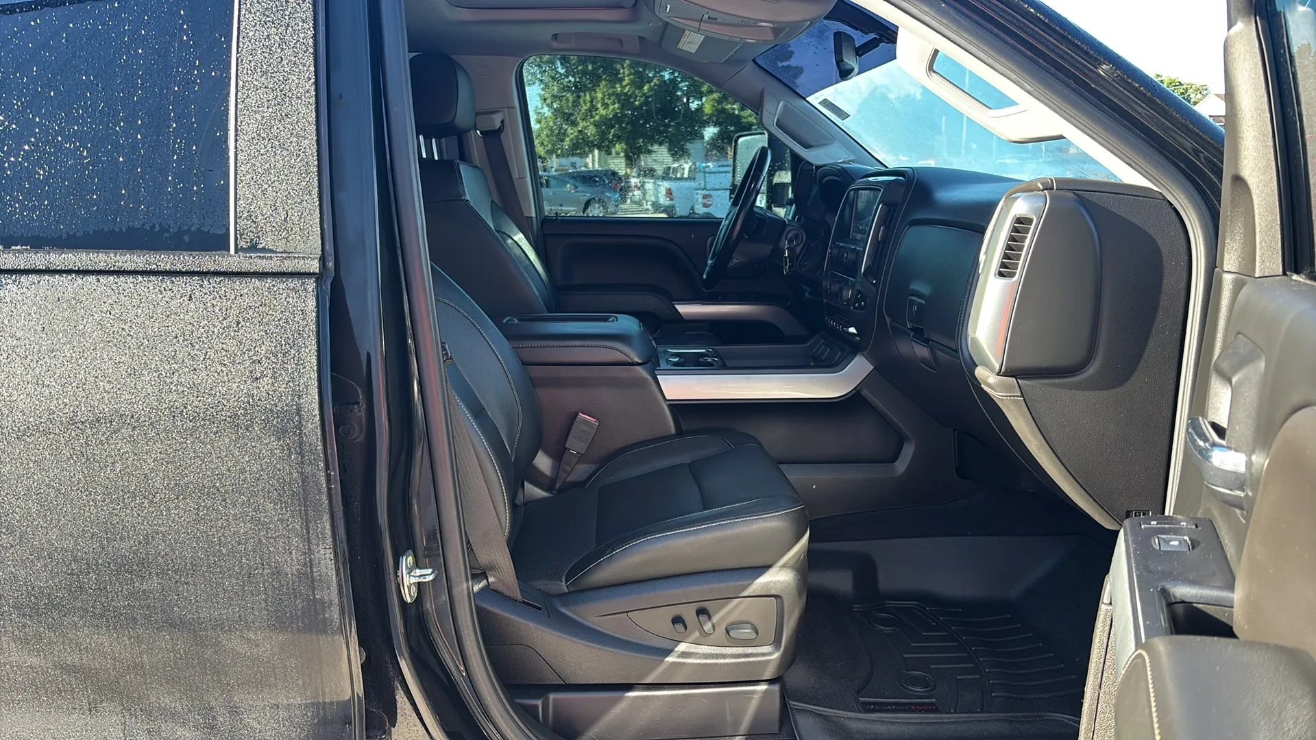 Used 2019 Chevrolet Silverado 2500 LTZ w/ Midnight Edition AWD/4WD image 18