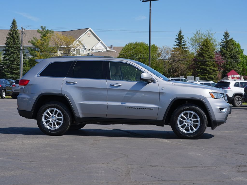 Used 2019 Jeep Grand Cherokee Laredo AWD/4WD image 2