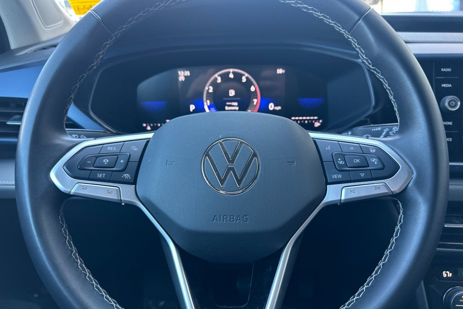 Used 2024 Volkswagen Taos SE image 28