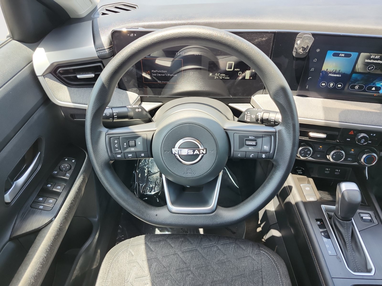 Used 2025 Nissan Kicks SV AWD/4WD image 12