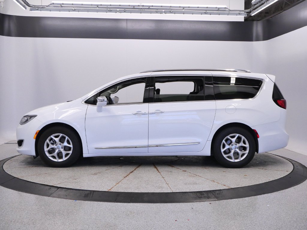 Used 2020 Chrysler Pacifica Limited FWD image 2