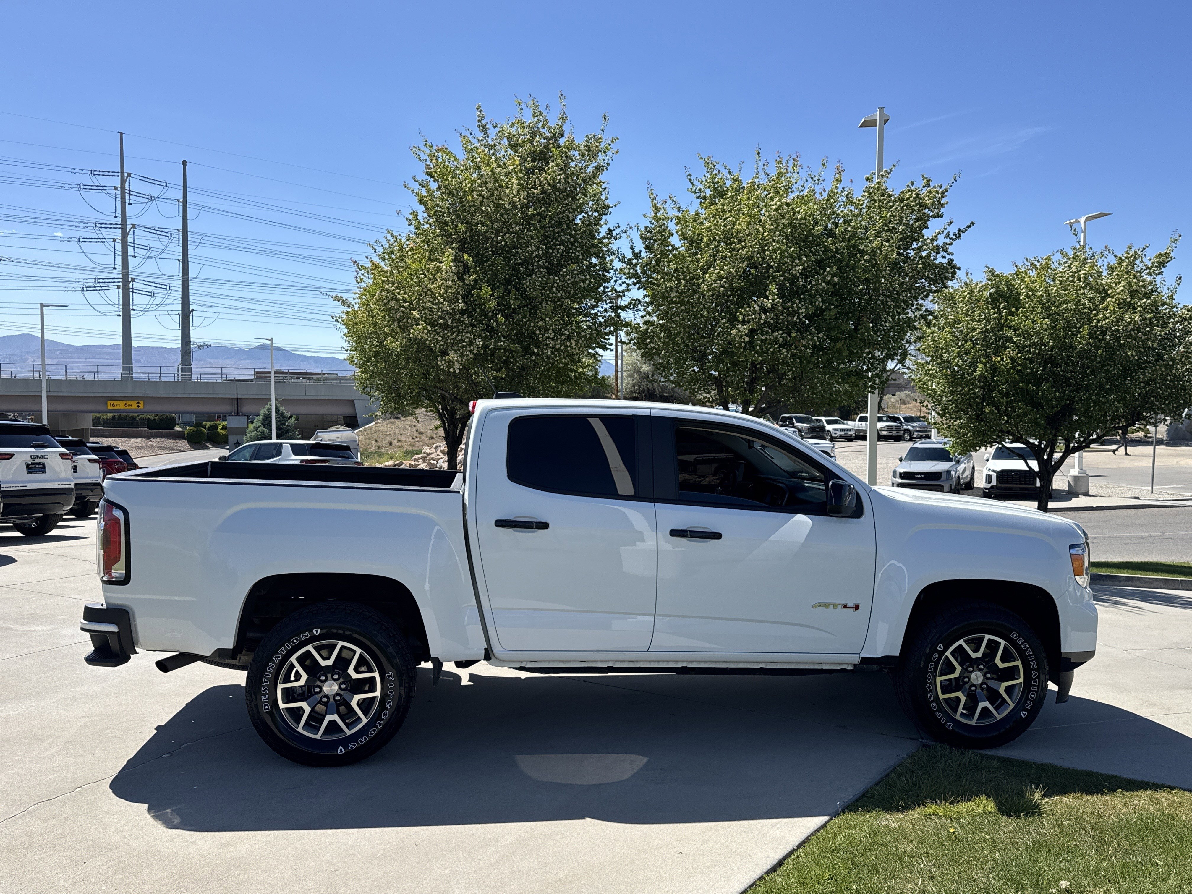 Used 2022 GMC Canyon AT4 w/ Trailering Package AWD/4WD image 12