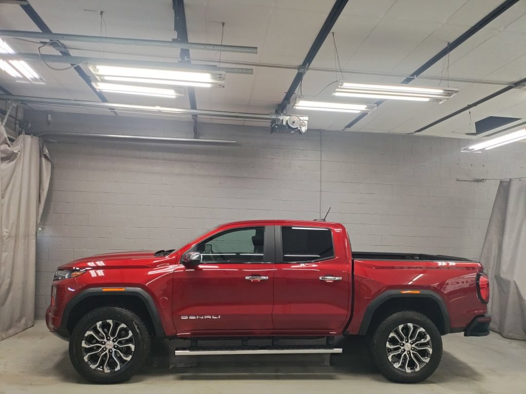 Used 2025 GMC Canyon Denali AWD/4WD image 14