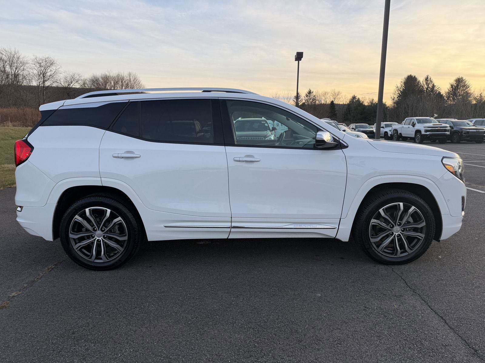 Used 2018 GMC Terrain Denali w/ Advanced Safety Package image 9