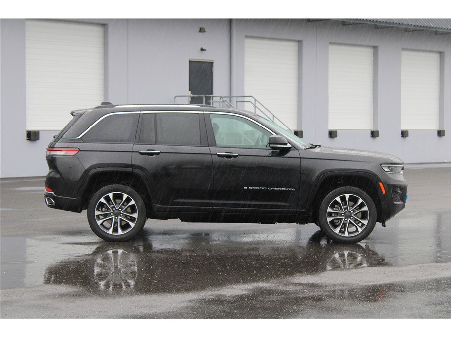 Used 2022 Jeep Grand Cherokee Overland w/ Luxury Tech Group IV AWD/4WD image 4