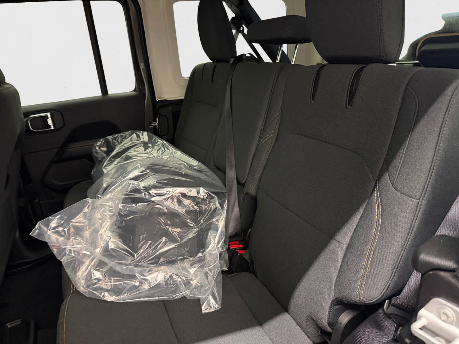 Used 2025 Jeep Wrangler Sahara image 15