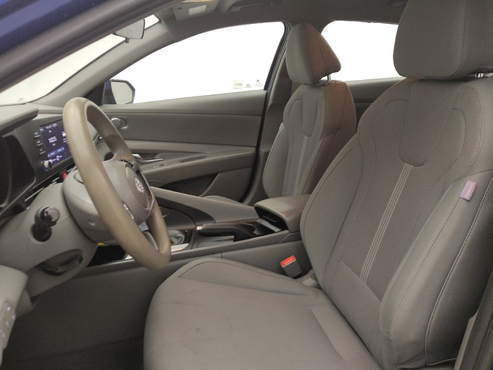 Used 2021 Hyundai Elantra SE FWD image 17
