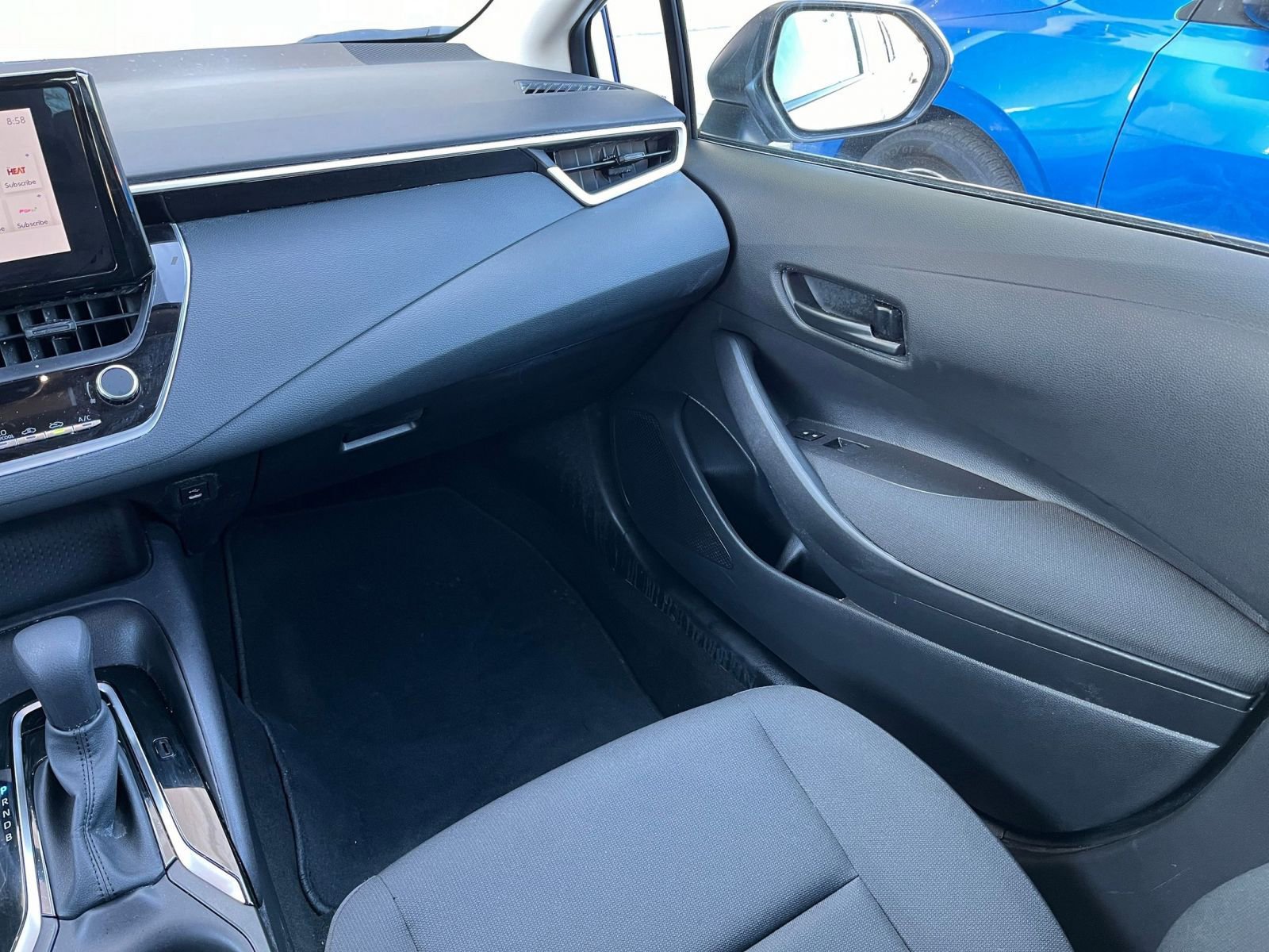 Used 2025 Toyota Corolla LE FWD image 31