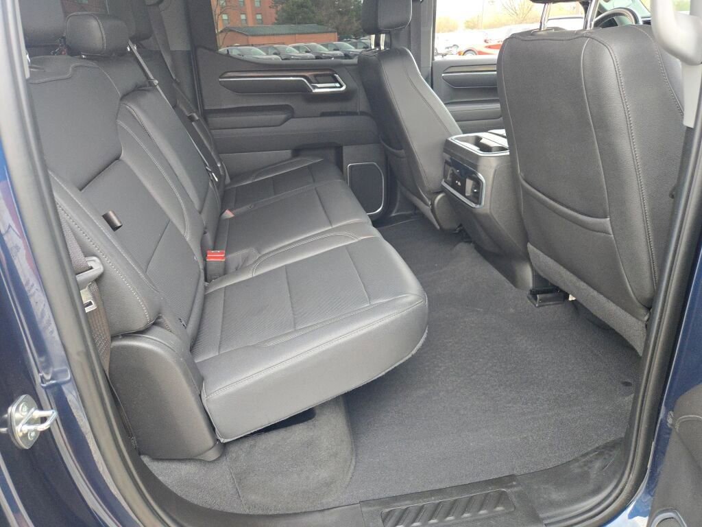 Used 2022 GMC Sierra 1500 SLT w/ SLT Convenience Package AWD/4WD image 11
